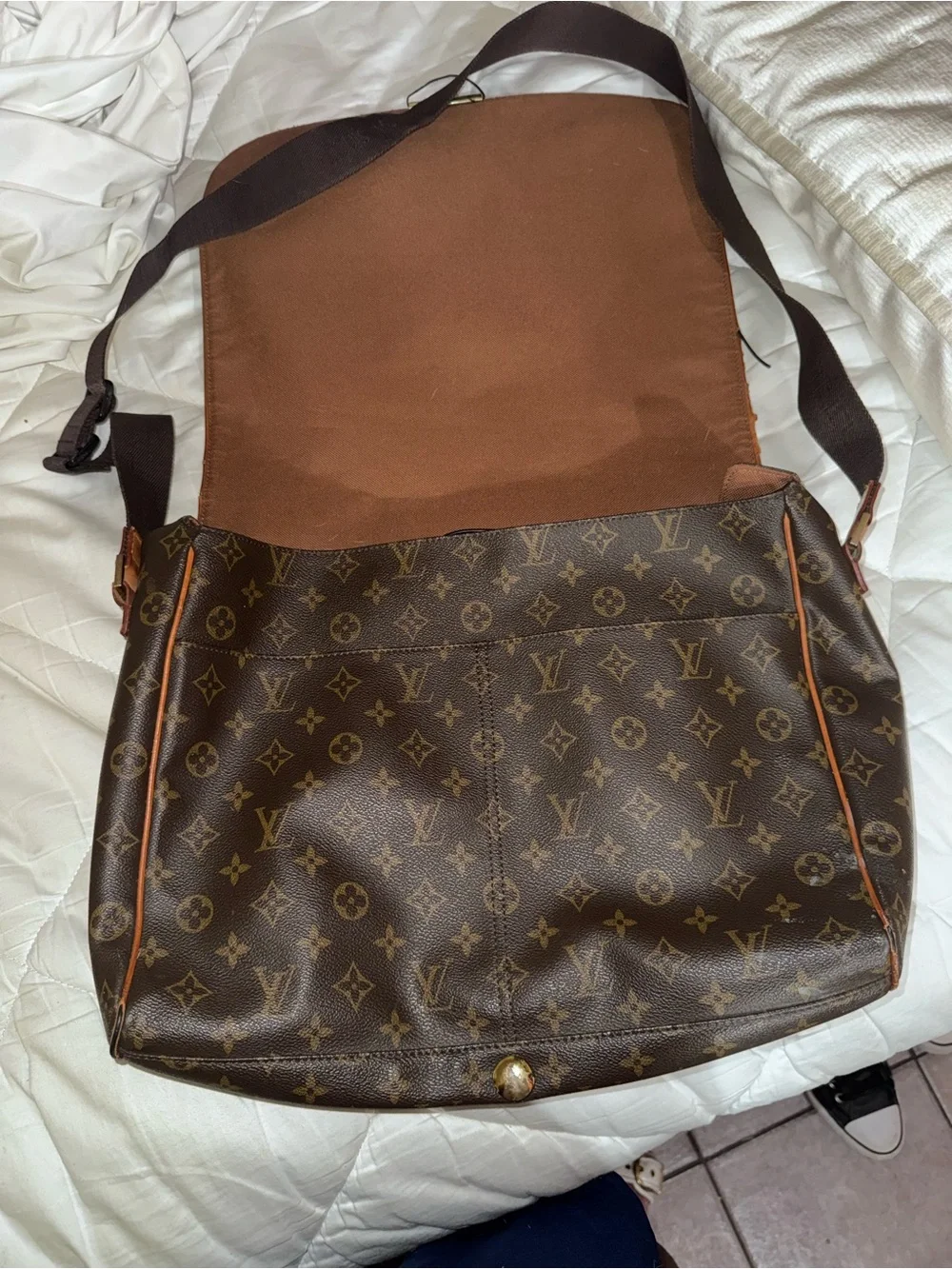 Louis Vuitton Monogram Canvas Messenger Bag in Brown